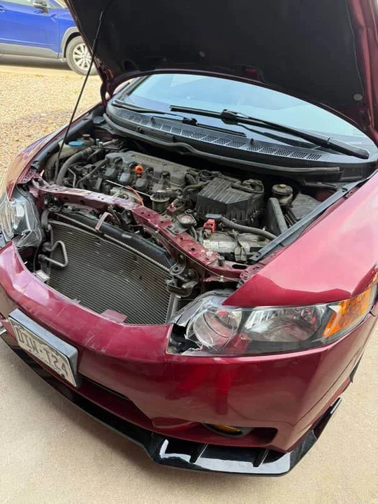 2010 Honda Civic 8th Gen - Image 2 of 5