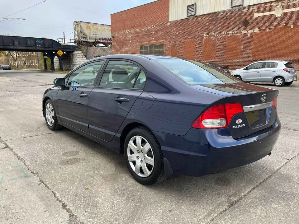 2010 Honda Civic 8th Gen - Image 3 of 9