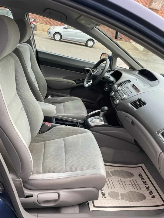 2010 Honda Civic 8th Gen - Image 8 of 9