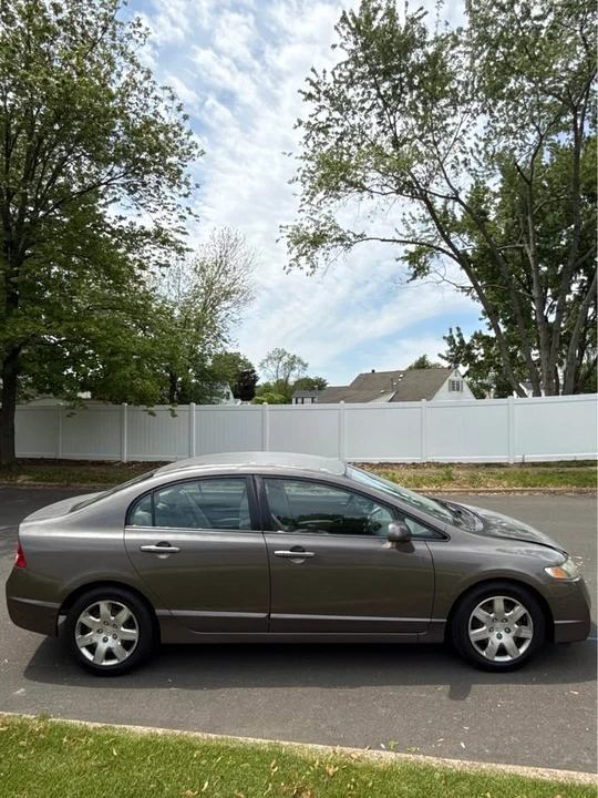 2010 Honda Civic 8th Gen - Image 8 of 16