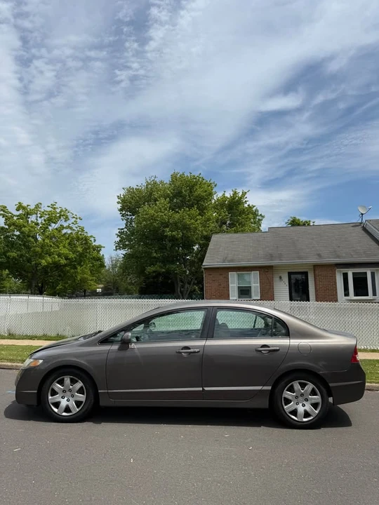 2010 Honda Civic 8th Gen - Image 4 of 16
