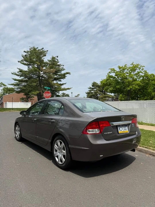 2010 Honda Civic 8th Gen - Image 5 of 16