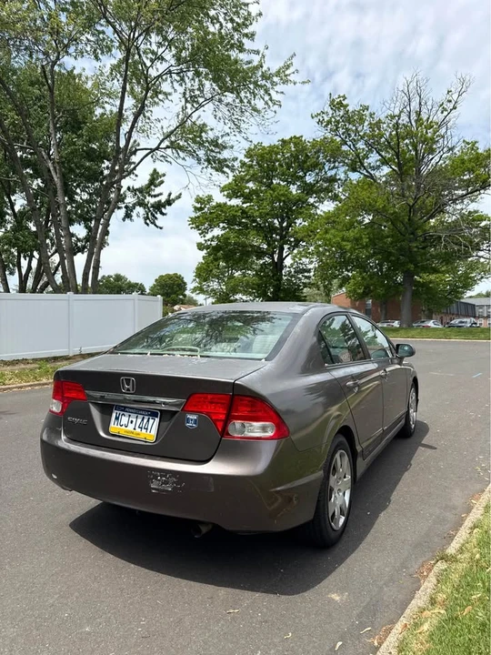 2010 Honda Civic 8th Gen - Image 7 of 16