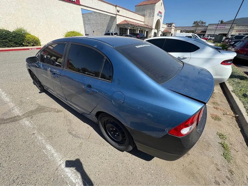 2010 Honda Civic 8th Gen - Image 2 of 6