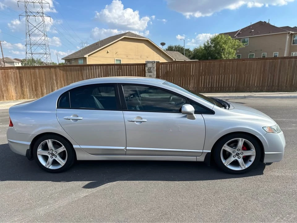 2010 Honda Civic 8th Gen - Image 3 of 10