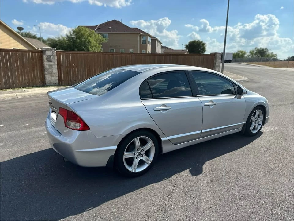 2010 Honda Civic 8th Gen - Image 4 of 10