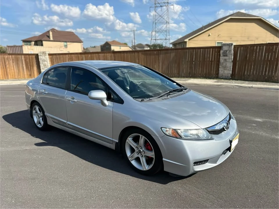 2010 Honda Civic 8th Gen - Image 2 of 10