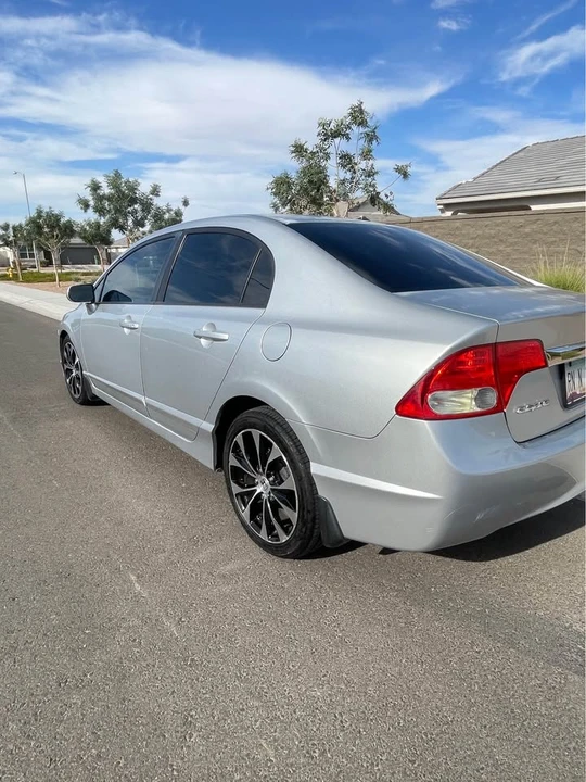 2010 Honda Civic 8th Gen - Image 3 of 20