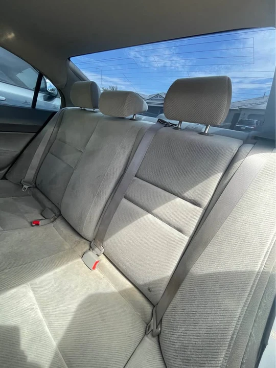 2010 Honda Civic 8th Gen - Image 8 of 20