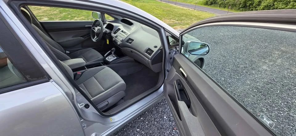 2010 Honda Civic 8th Gen - Image 9 of 14