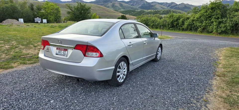 2010 Honda Civic 8th Gen - Image 3 of 14