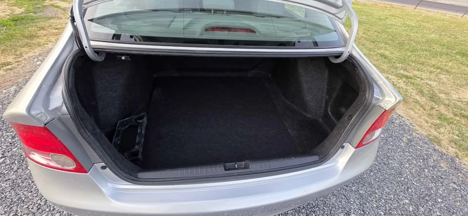 2010 Honda Civic 8th Gen - Image 6 of 14