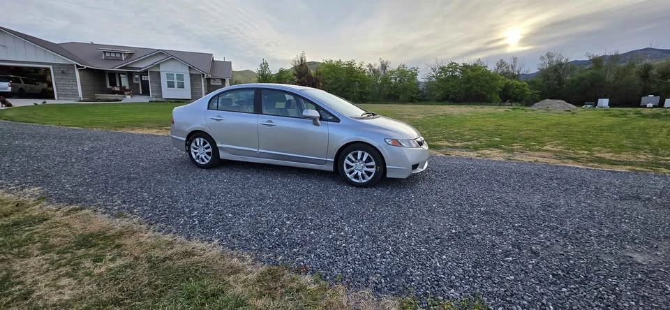 2010 Honda Civic 8th Gen - Image 8 of 14