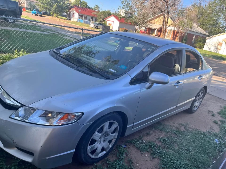 2010 Honda Civic 8th Gen - Image 2 of 7