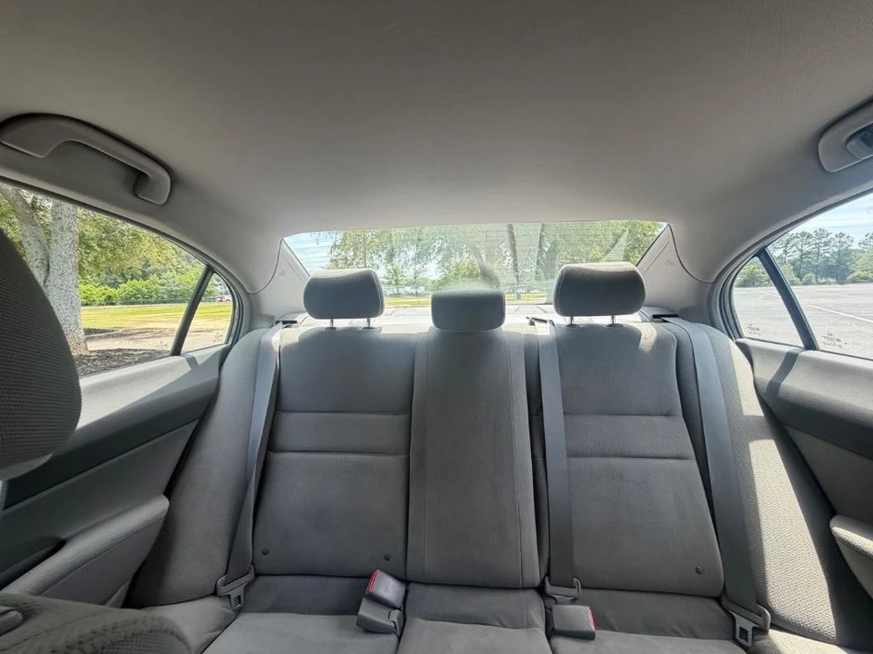 2010 Honda Civic 8th Gen - Image 16 of 20