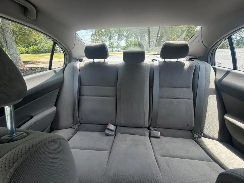 2010 Honda Civic 8th Gen - Image 15 of 20