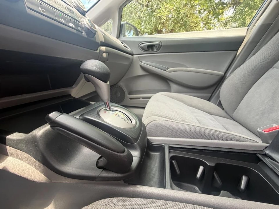 2010 Honda Civic 8th Gen - Image 13 of 20