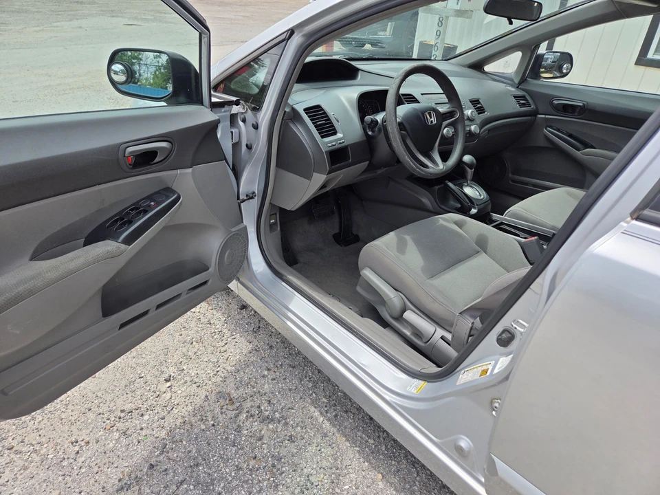 2010 Honda Civic 8th Gen - Image 15 of 21