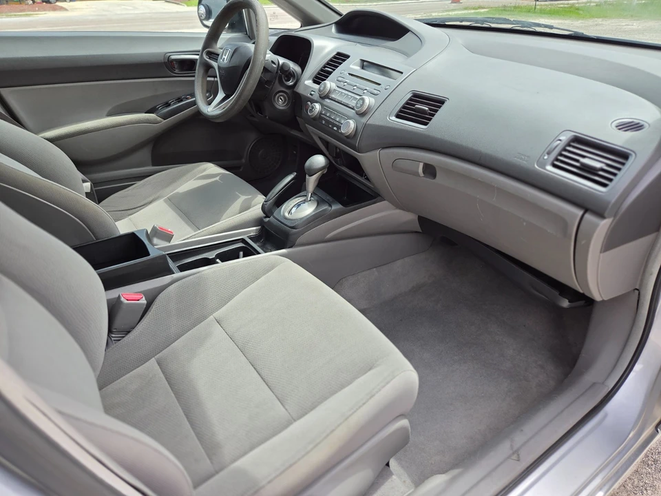 2010 Honda Civic 8th Gen - Image 17 of 21