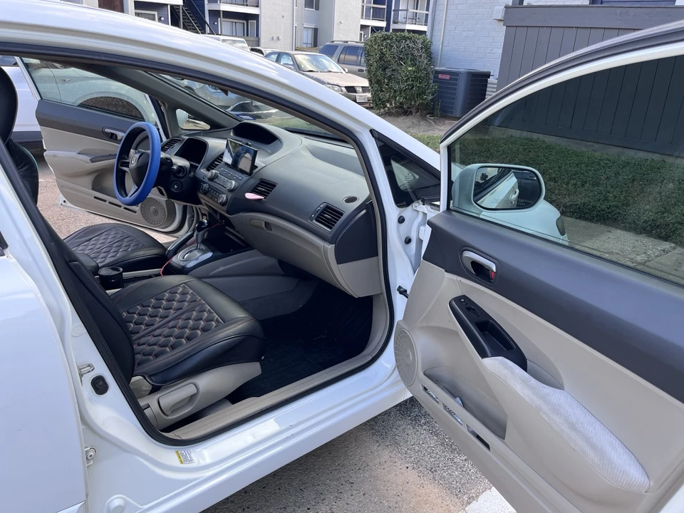 2010 Honda Civic 8th Gen - Image 8 of 11