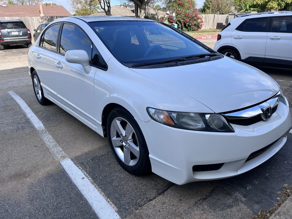2010 Honda Civic 8th Gen - Image 3 of 11