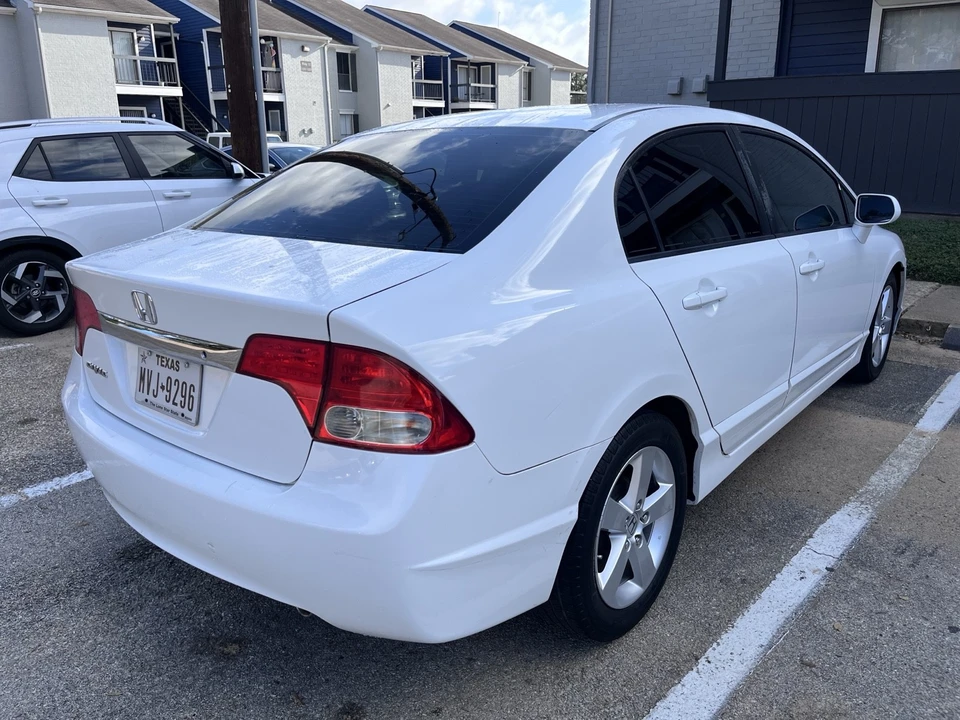 2010 Honda Civic 8th Gen - Image 2 of 11