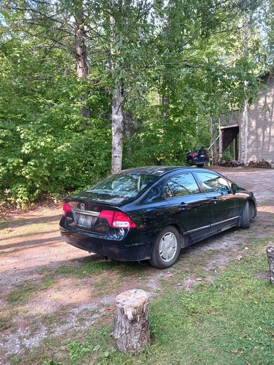 2010 Honda Civic 8th Gen - Image 3 of 7