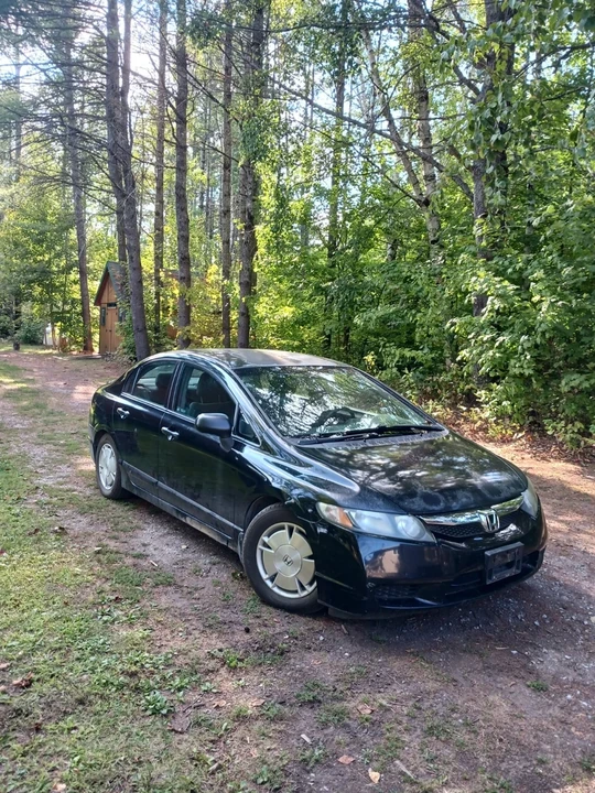 2010 Honda Civic 8th Gen - Image 2 of 7