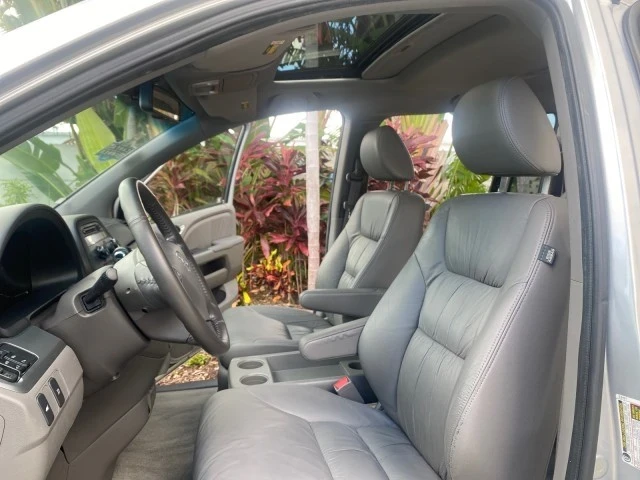 2010 Honda Odyssey - Image 11 of 21