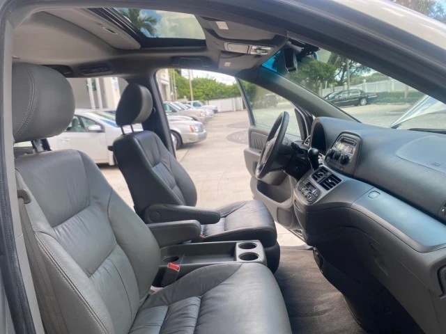 2010 Honda Odyssey - Image 12 of 21