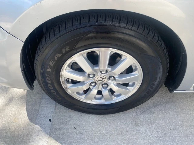 2010 Honda Odyssey - Image 19 of 21