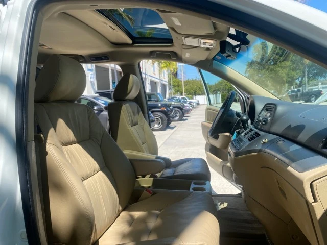 2010 Honda Odyssey - Image 13 of 21