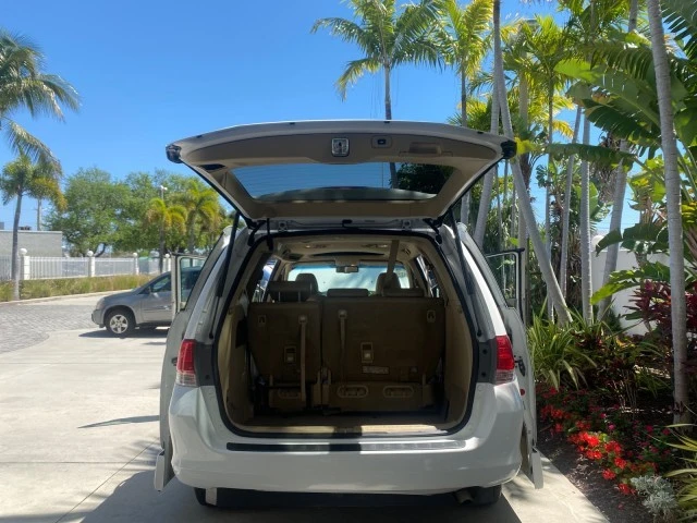 2010 Honda Odyssey - Image 15 of 21