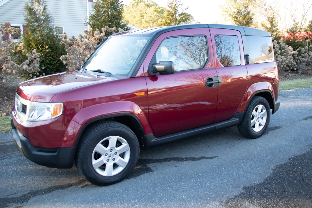 2010 Honda Element - Image 2 of 31