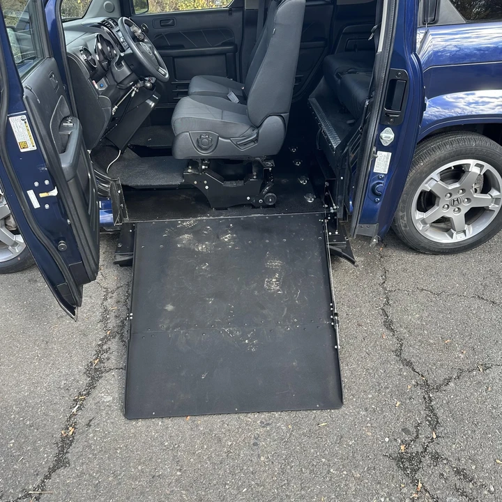 2010 Honda Element - Image 2 of 31