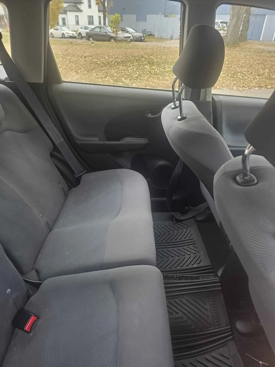 2010 Honda Fit - Image 6 of 6