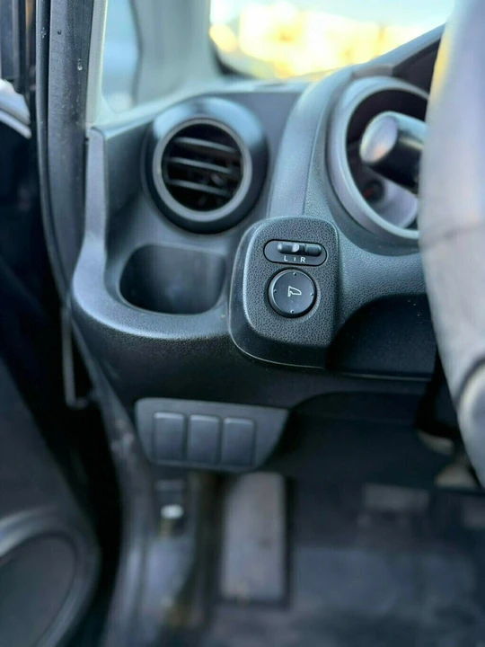 2010 Honda Fit - Image 14 of 18