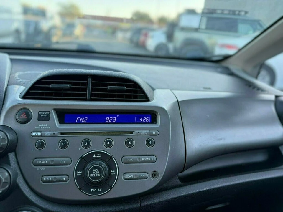 2010 Honda Fit - Image 11 of 18