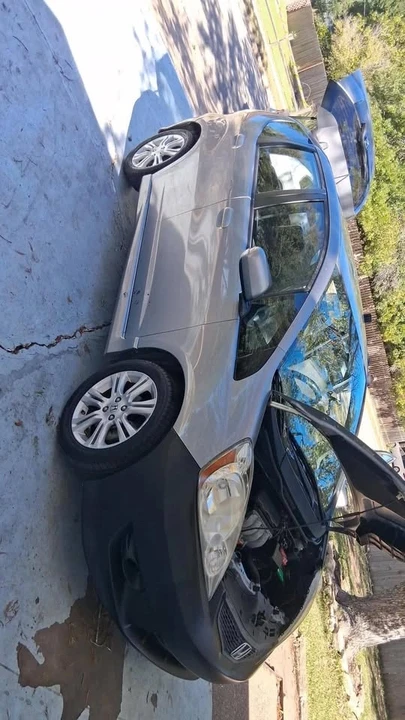2010 Honda Fit - Image 2 of 9