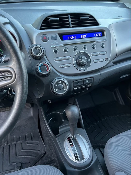 2010 Honda Fit - Image 13 of 15