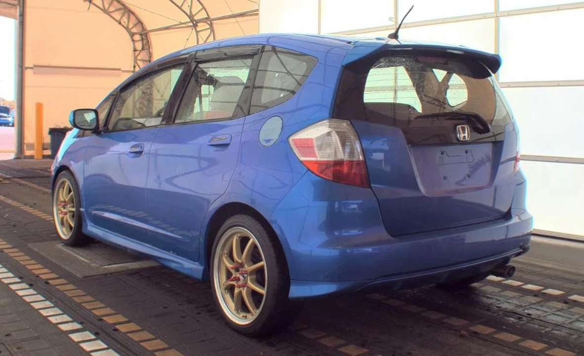 2010 Honda Fit - Image 6 of 12