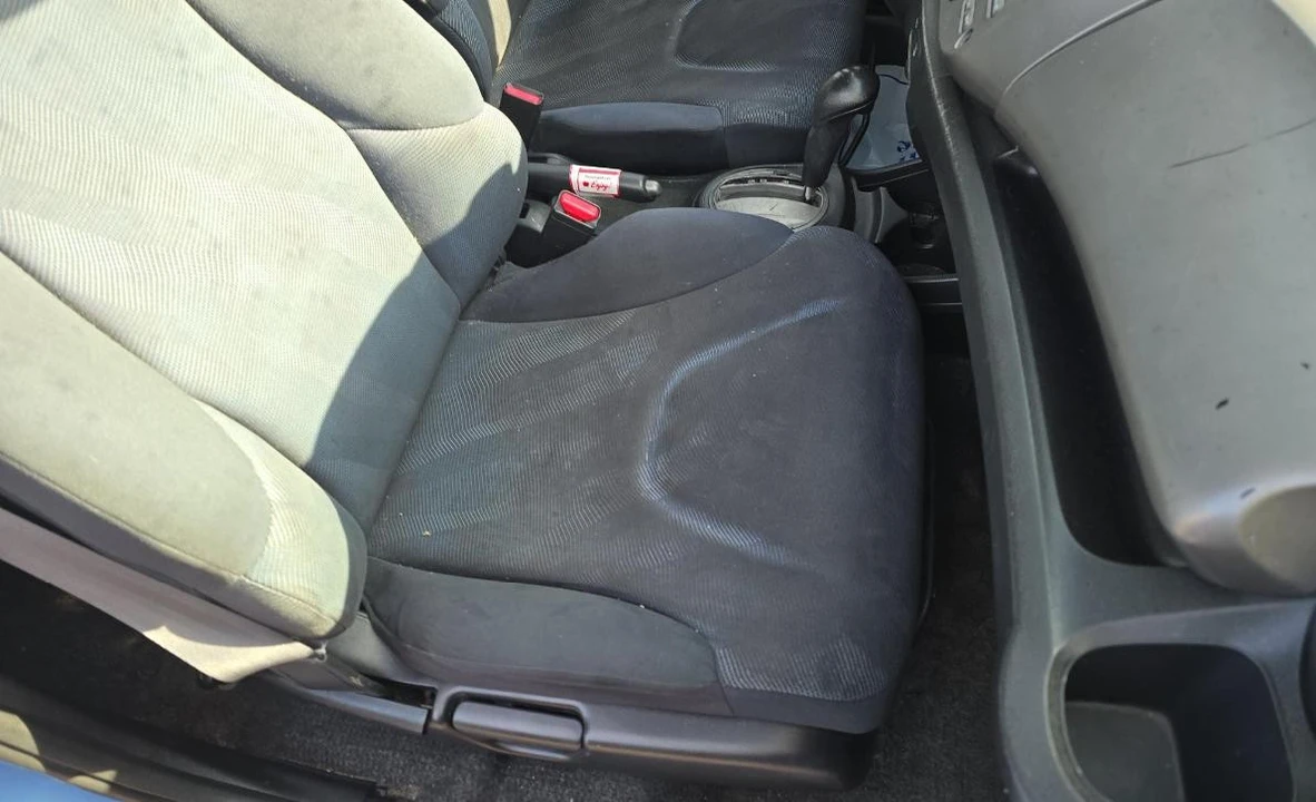 2010 Honda Fit - Image 8 of 12