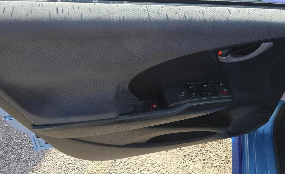 2010 Honda Fit - Image 9 of 12