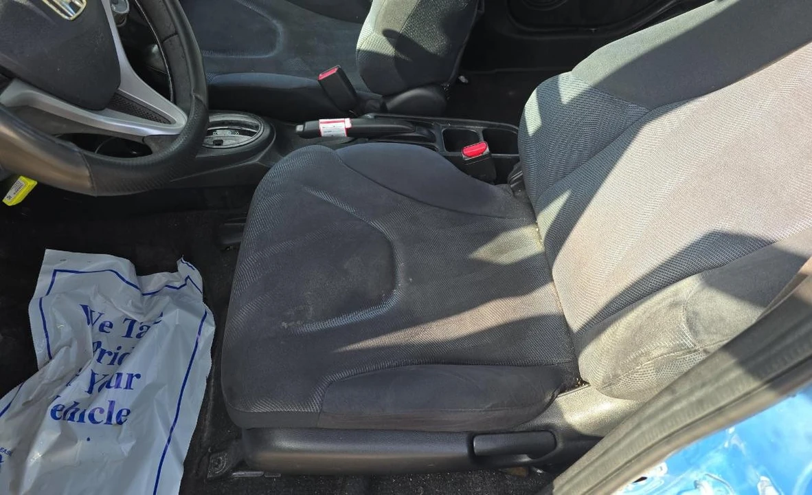 2010 Honda Fit - Image 7 of 12