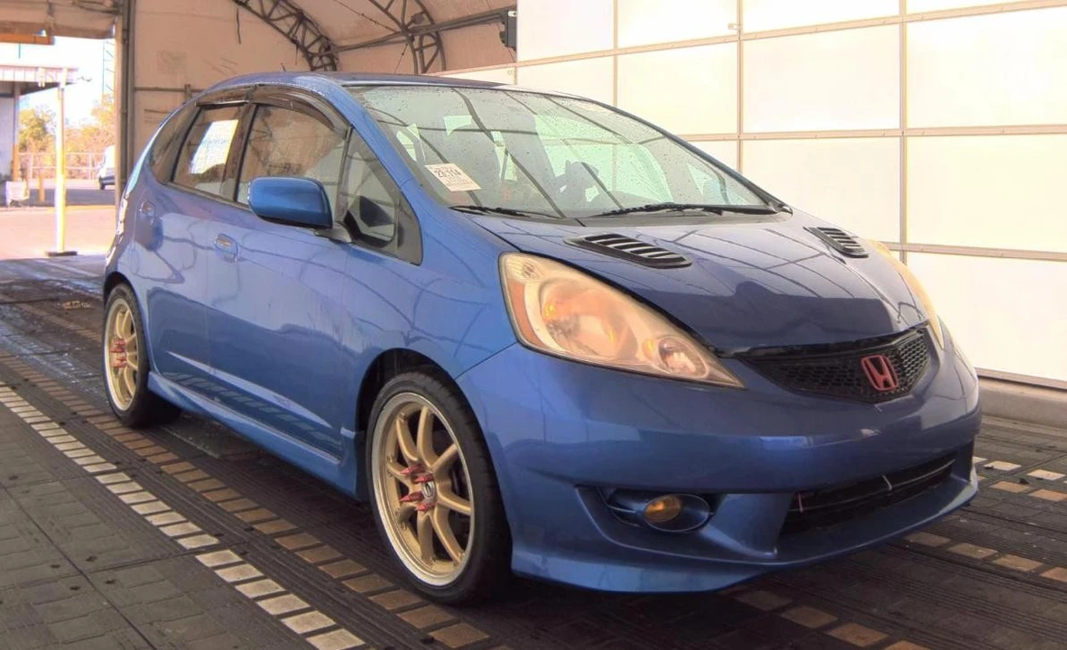 2010 Honda Fit - Image 3 of 12