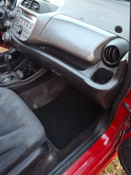 2010 Honda Fit - Image 11 of 12