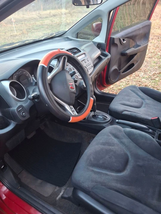 2010 Honda Fit - Image 8 of 12