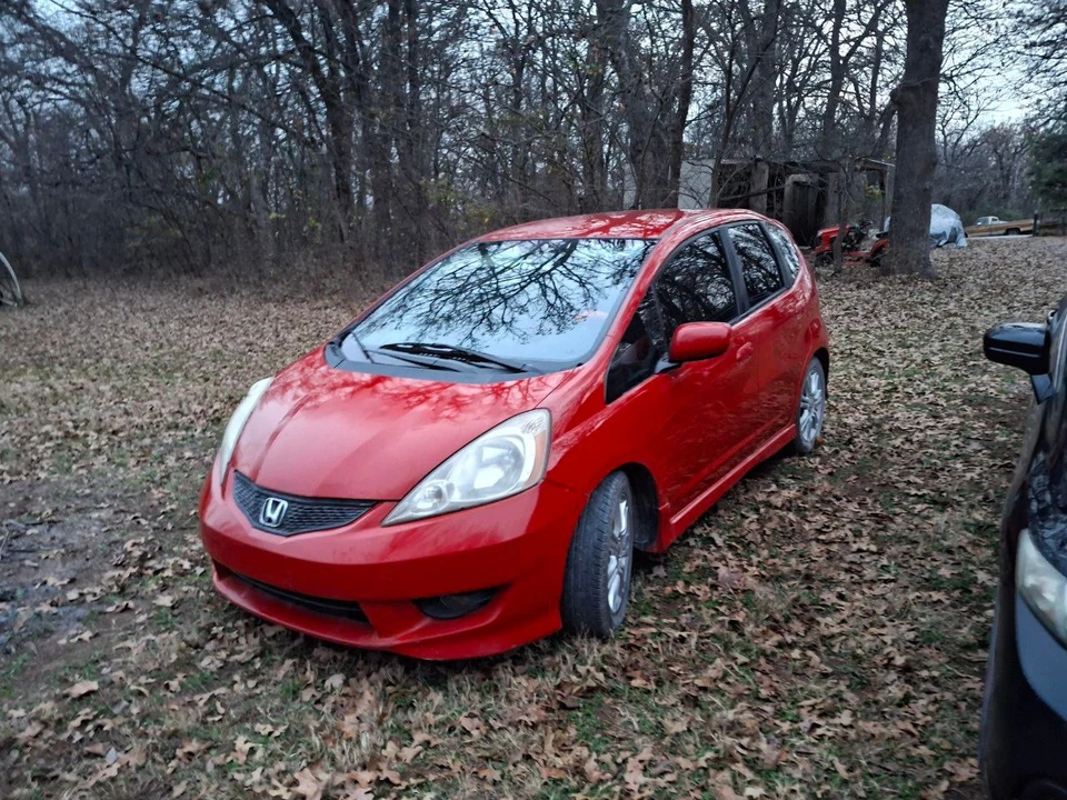 2010 Honda Fit - Image 2 of 12