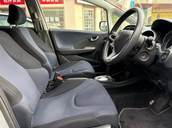2010 Honda Fit - Image 9 of 17
