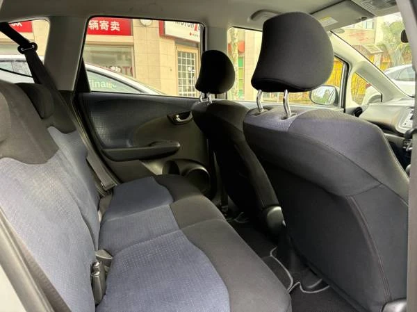 2010 Honda Fit - Image 11 of 17